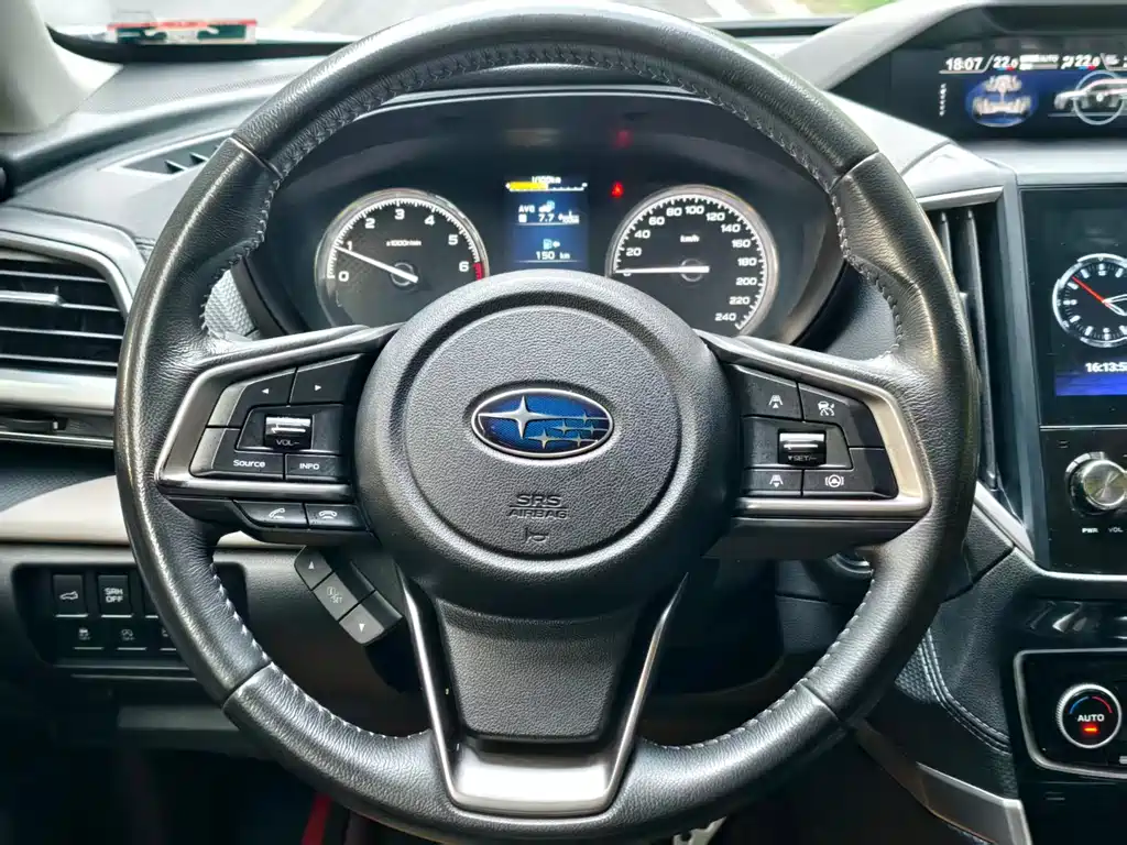 Subaru Forester 2023 — фото 11