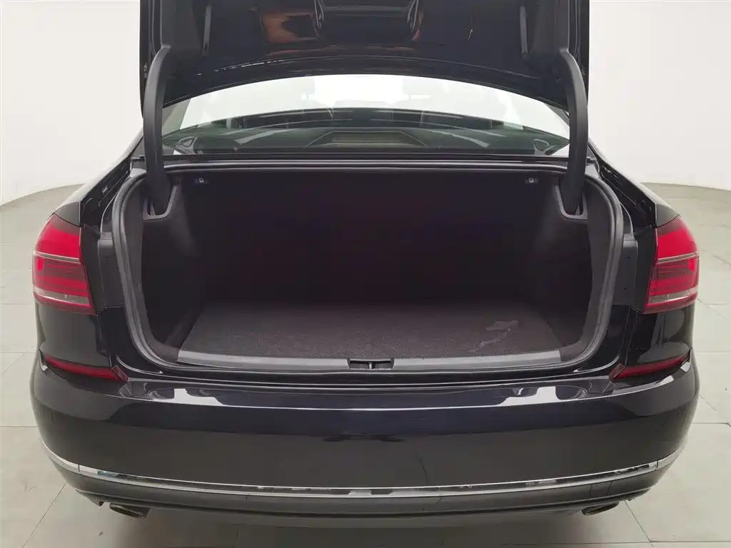 Volkswagen Passat 2017 — фото 16