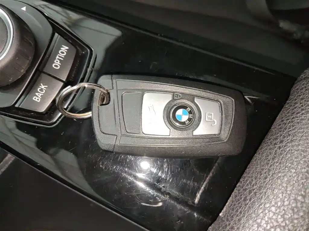 BMW 3 Series 2017 — фото 9