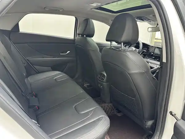 Hyundai Elantra 2023