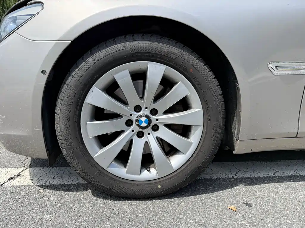 BMW 7 Series 2011 — фото 23