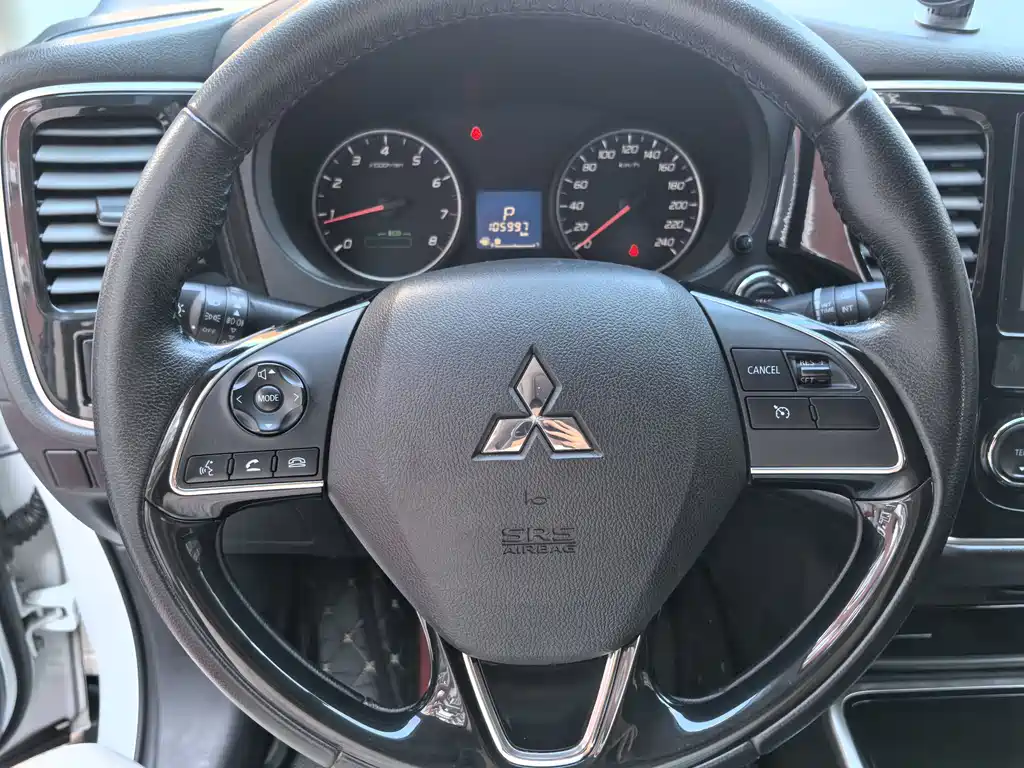 Mitsubishi Outlander 2017 — фото 14