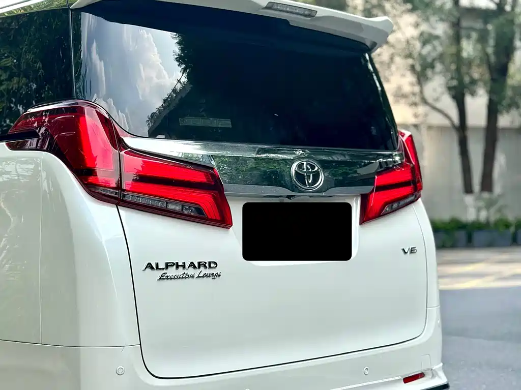 Toyota Alphard 2017 — фото 10
