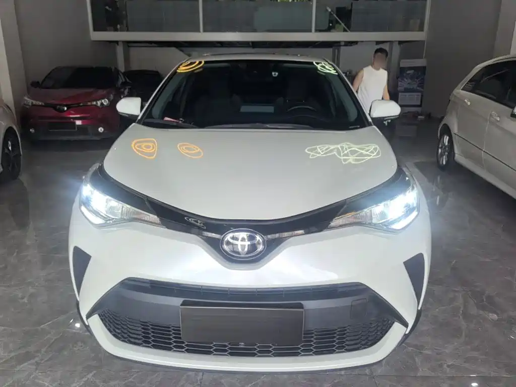 Toyota C-HR 2023 — фото 3