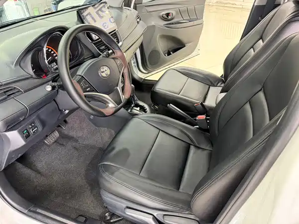 Toyota Yaris L 2022