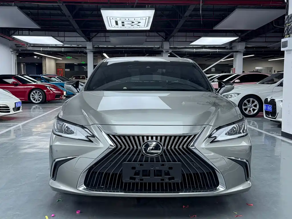 Lexus ES 2018 — фото 2
