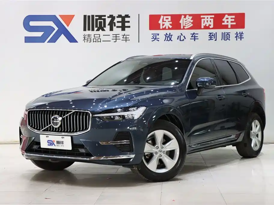 Volvo XC60 2022 — фото 1