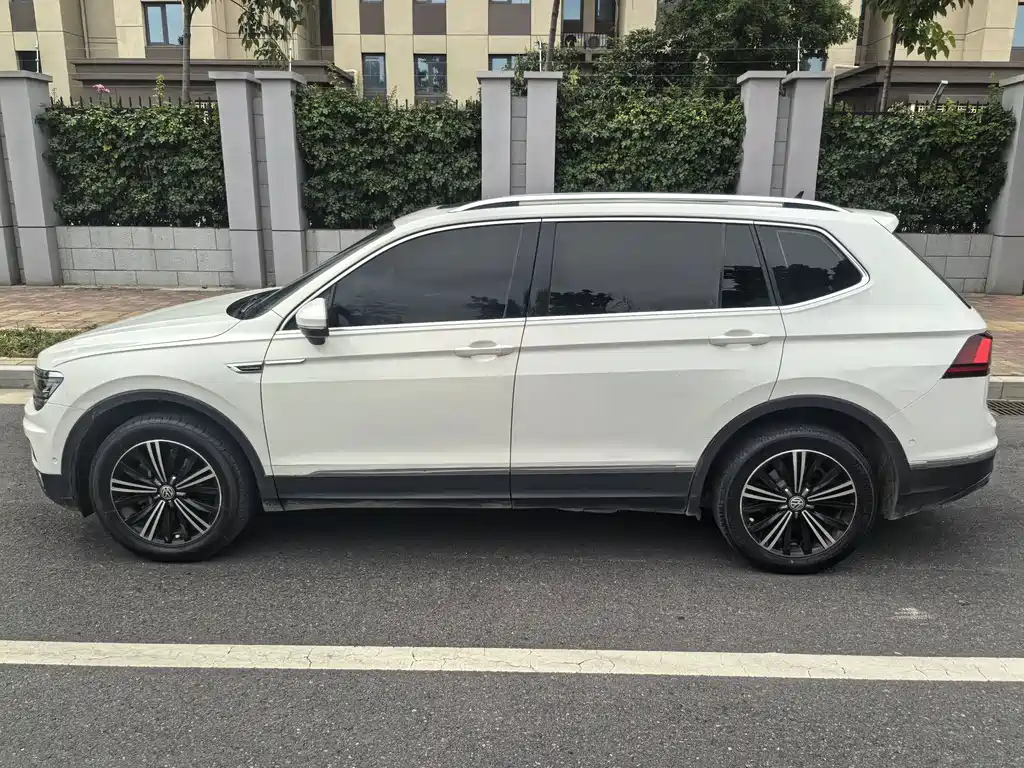 Volkswagen Tiguan L 2018 — фото 10