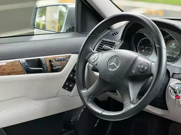Mercedes-Benz C-Class 2011