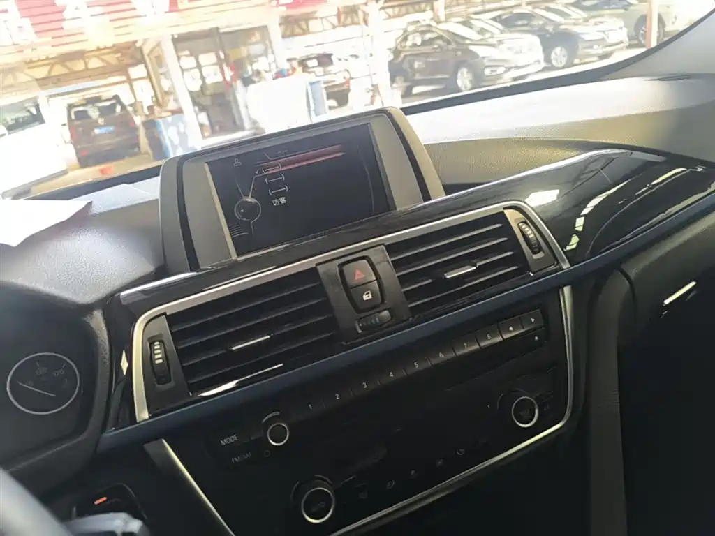 BMW 3 Series 2015 — фото 13
