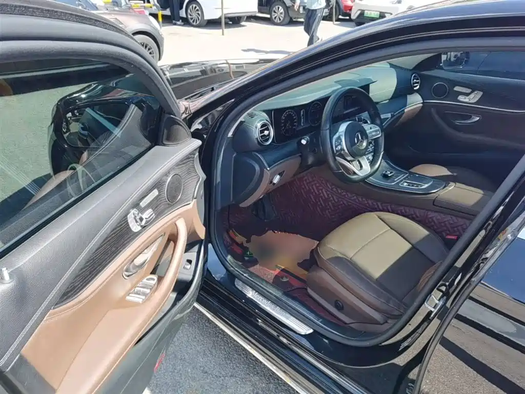 Mercedes-Benz E-Class 2019 — фото 16