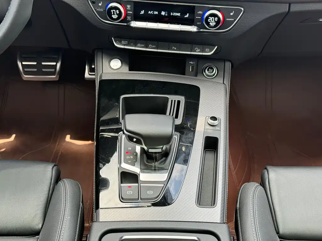 Audi Q5L 2023 — фото 10