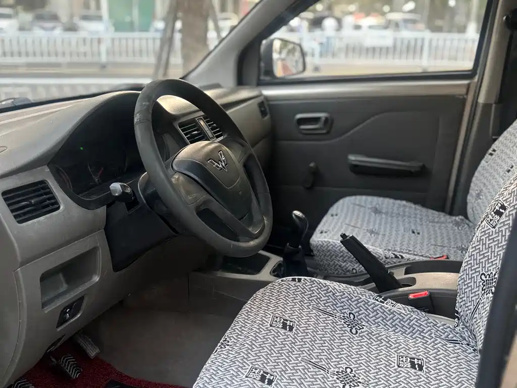 Wuling Rongguang V 2018