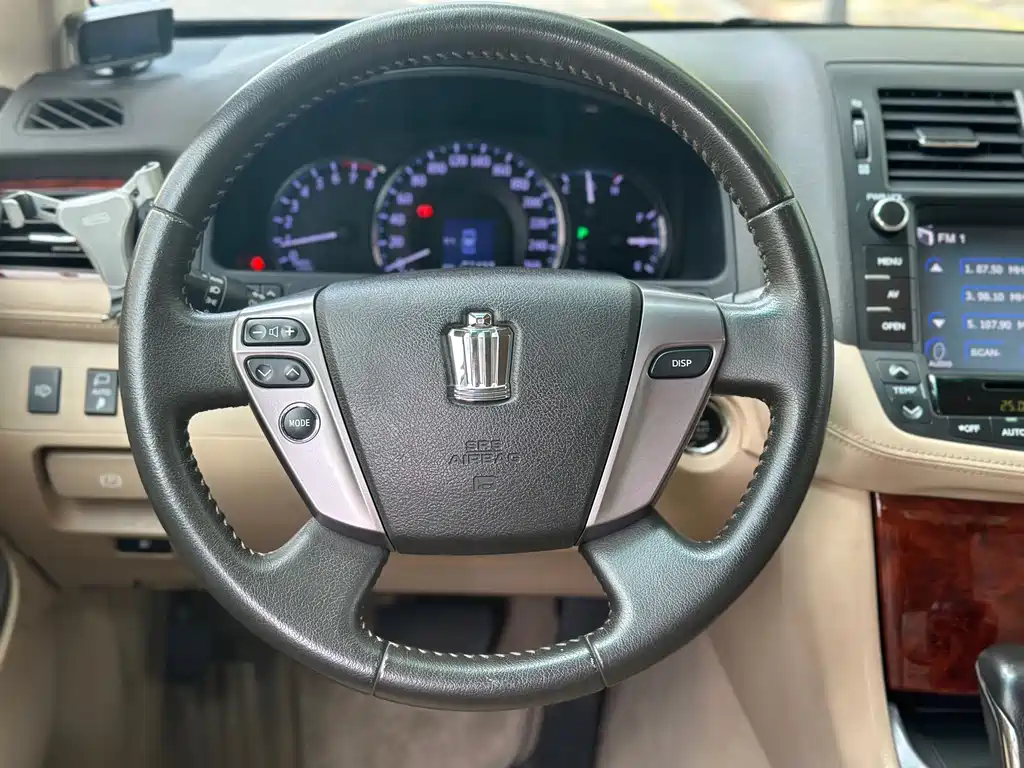 Toyota Crown 2015 — фото 12