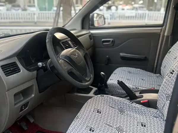 Wuling Rongguang V 2018