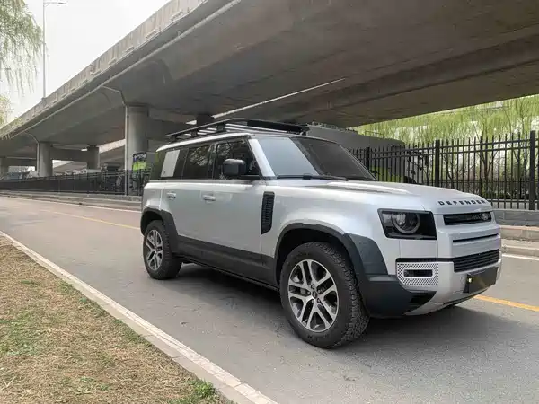 Land Rover Defender 2022