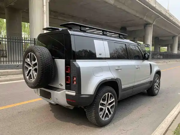 Land Rover Defender 2022