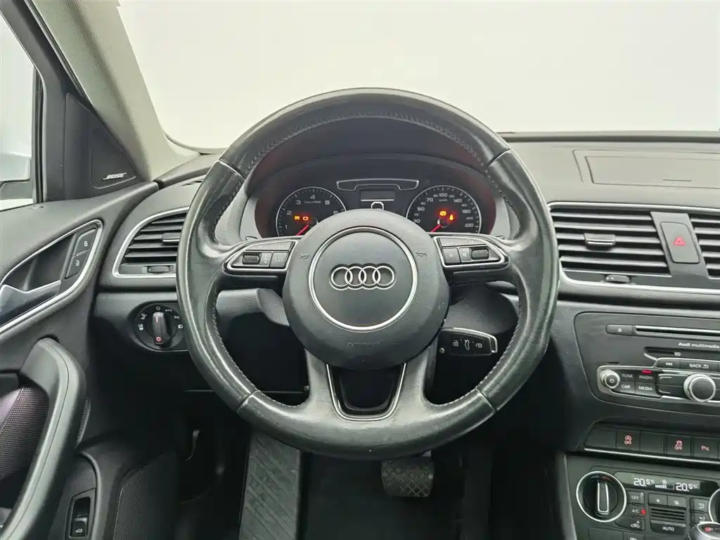 Audi Q3 2017 — фото 11
