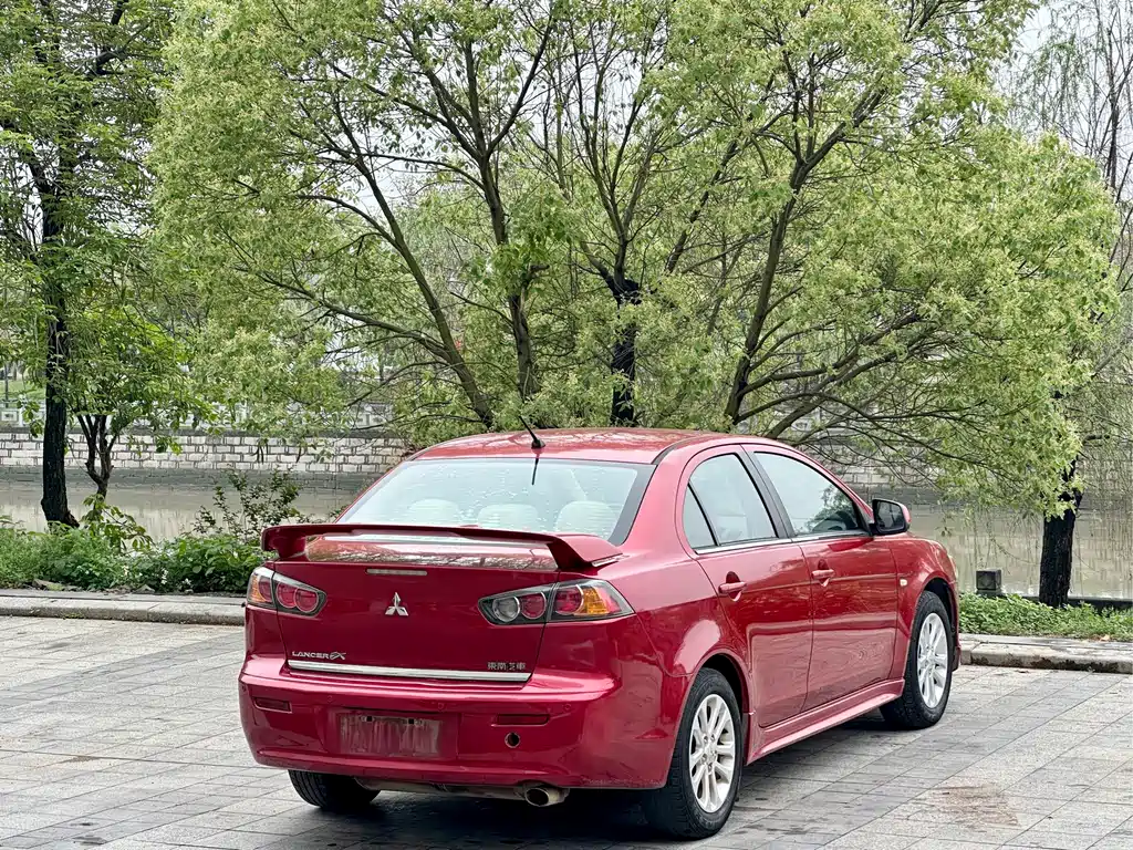 Mitsubishi Lancer EX 2011