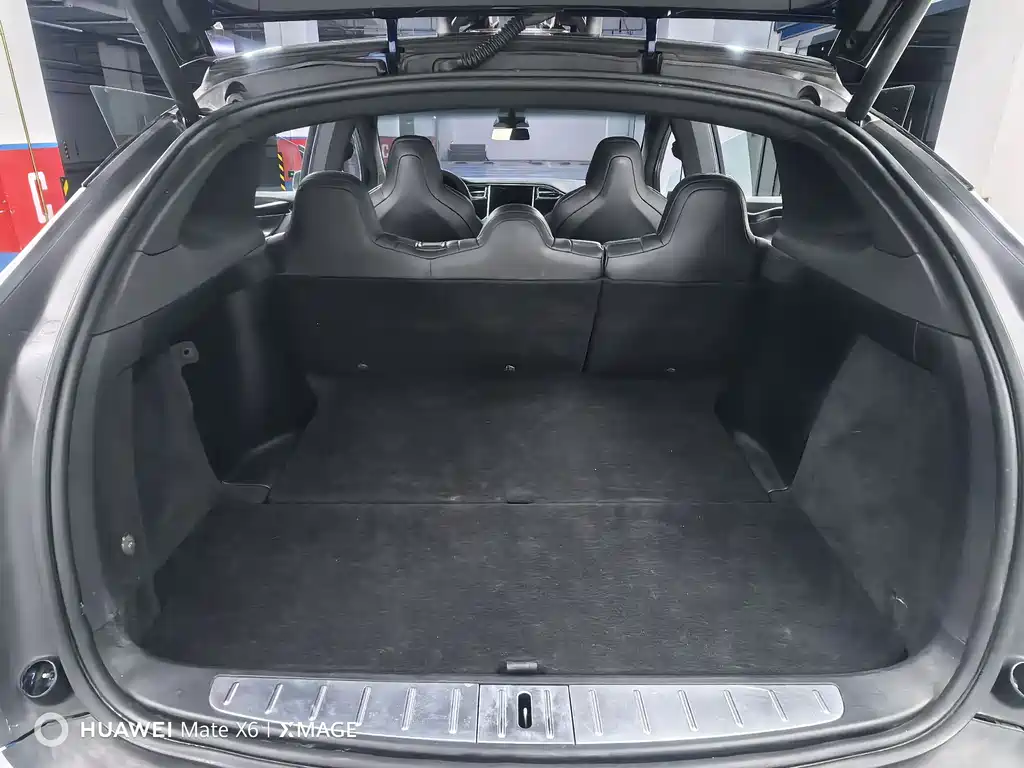 Tesla Model X 2018 — фото 21