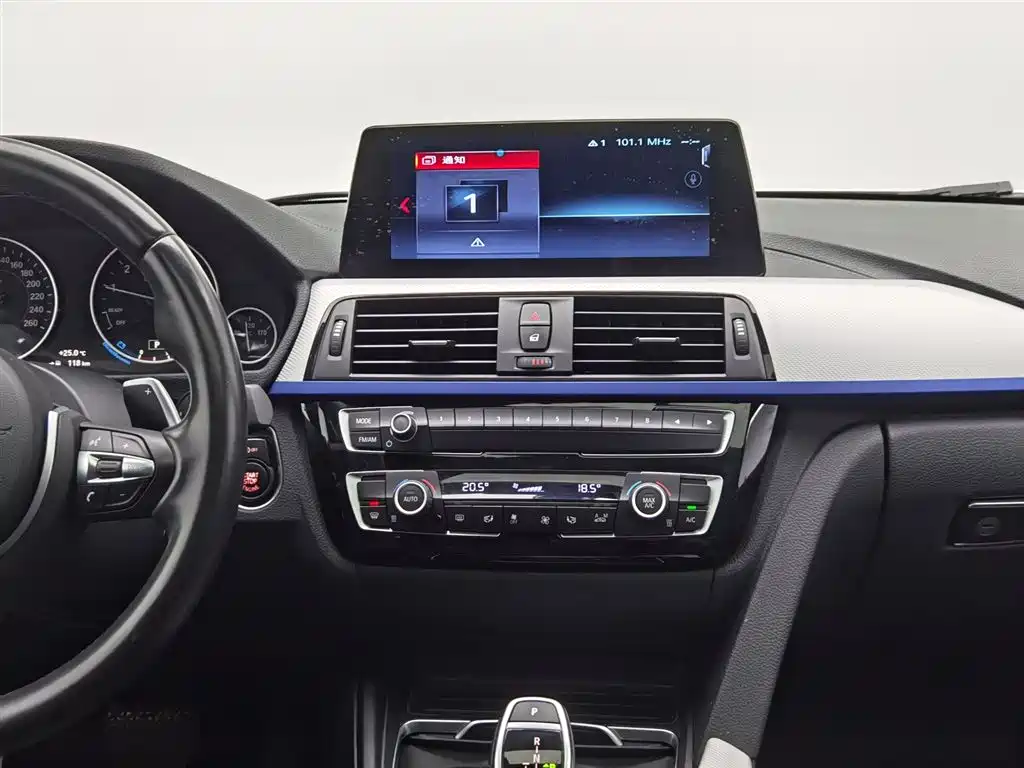 BMW 3 Series 2018 — фото 12