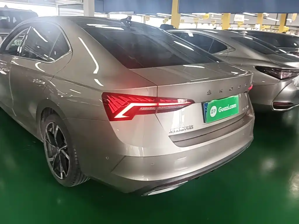 Skoda Octavia 2021 — фото 6