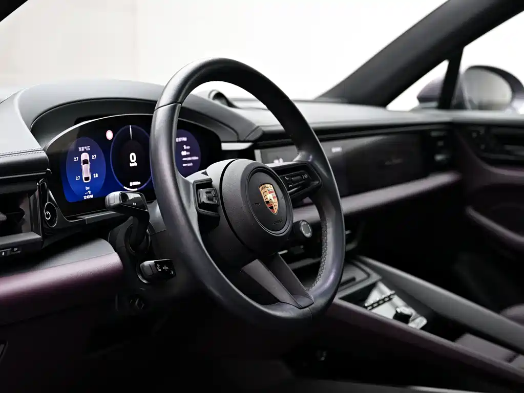 Porsche Macan EV 2025 — фото 8