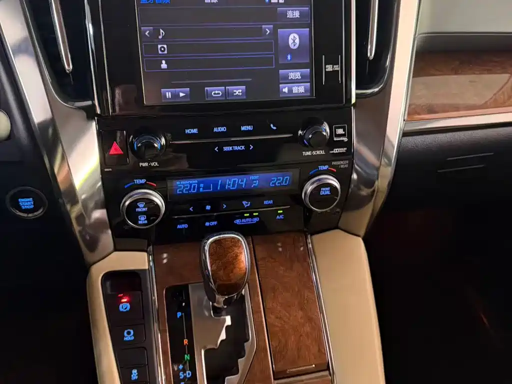 Toyota Alphard 2018 — фото 11