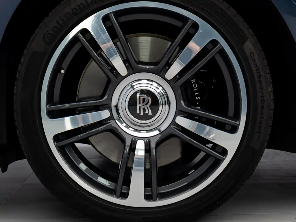 Rolls-Royce Phantom 2017 — фото 16