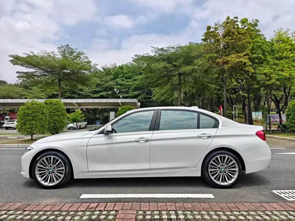 BMW 3 Series 2019 — фото 7