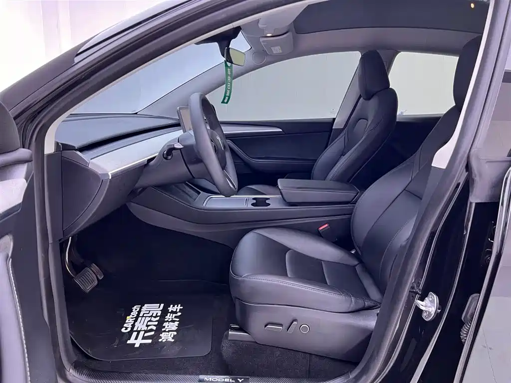 Tesla Model Y 2023 — фото 14