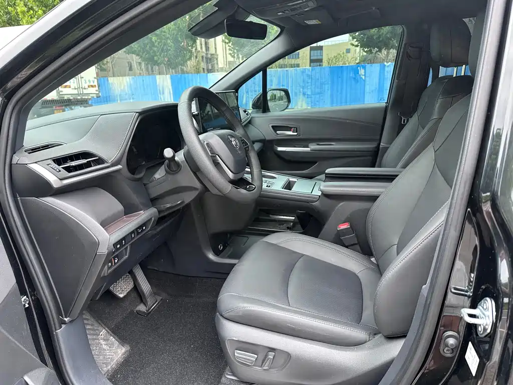 Toyota Sienna 2025
