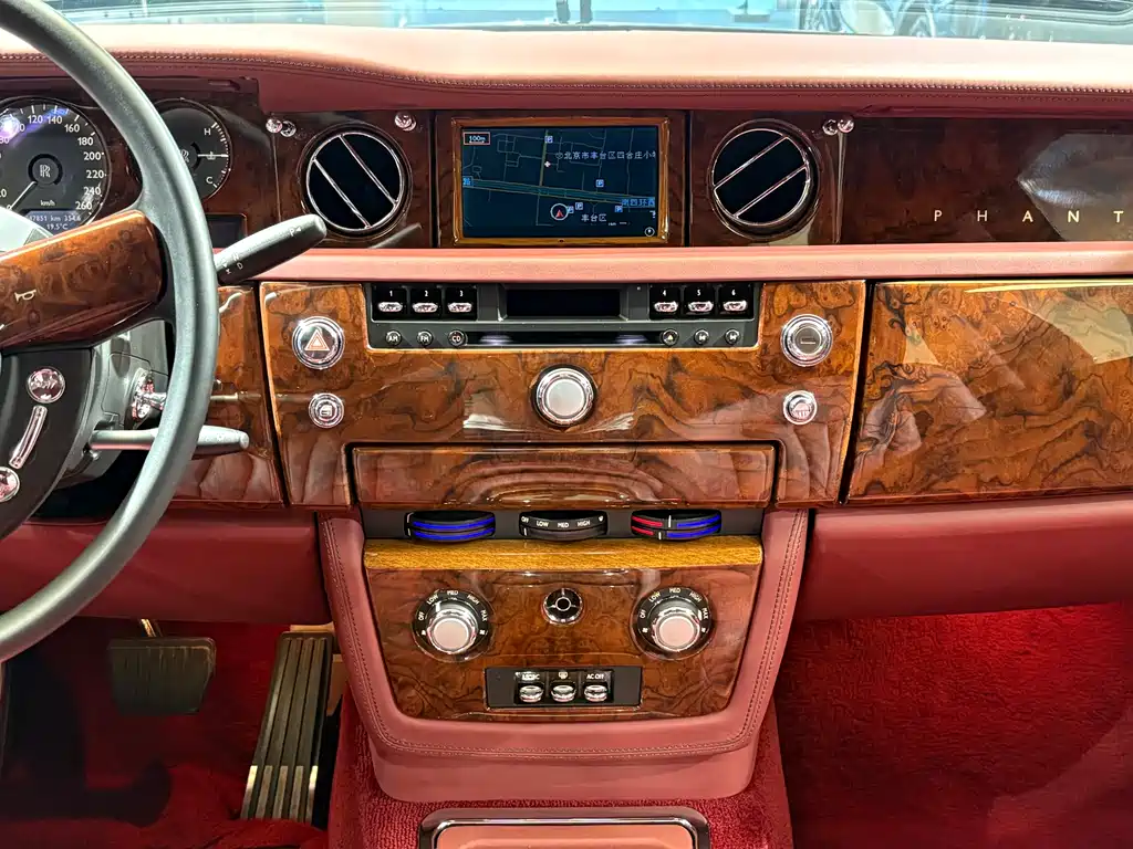 Rolls-Royce Phantom 2012 — фото 15