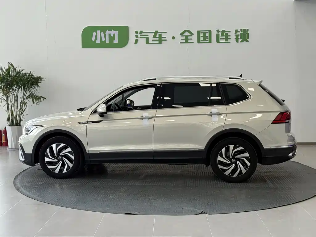 Volkswagen Tiguan L 2023 — фото 8