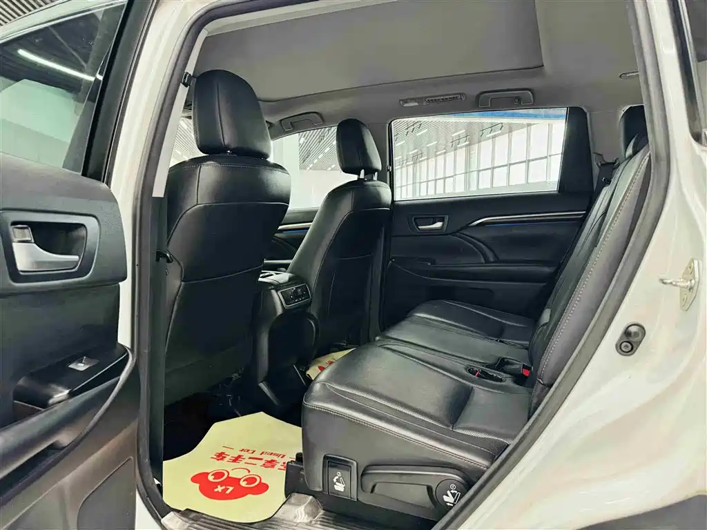 Toyota Highlander 2017 — фото 19