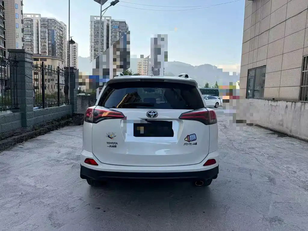 Toyota RAV4 2018 — фото 9
