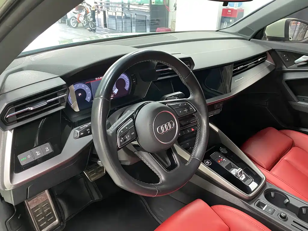 Audi A3 2023 — фото 12