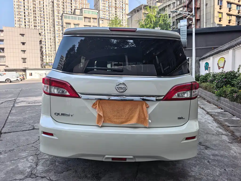 Nissan Quest 2018 — фото 3
