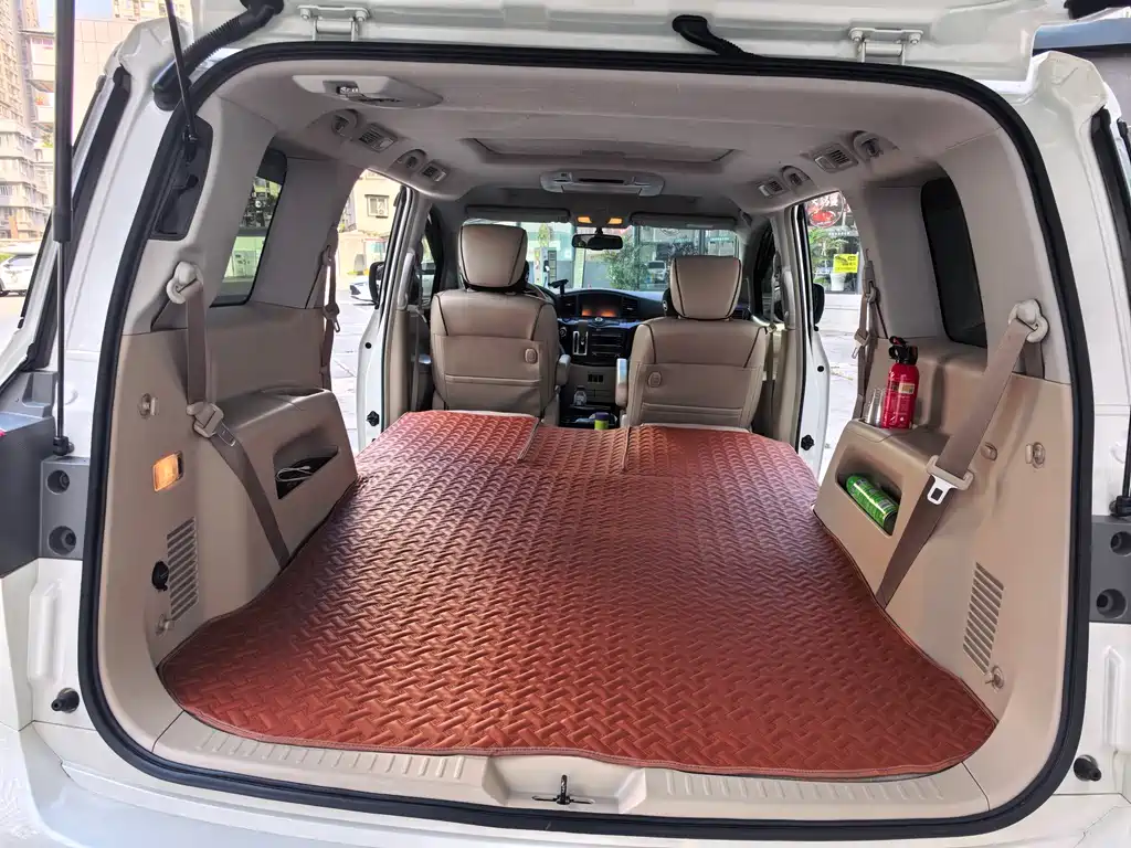 Nissan Quest 2018 — фото 14