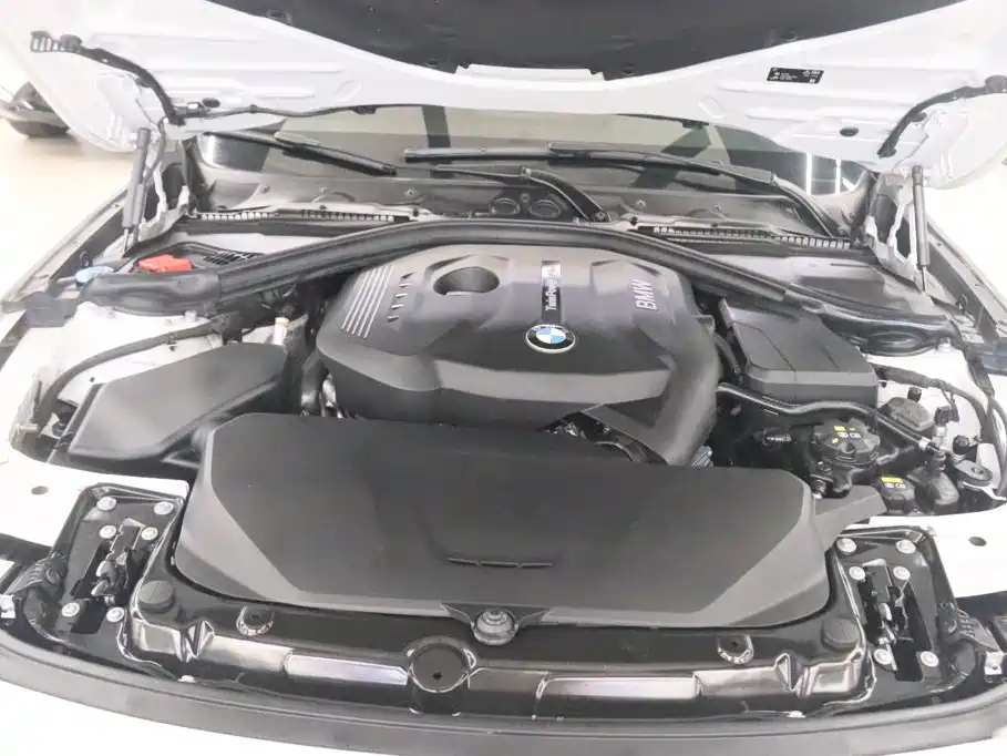 BMW 3 Series 2018 — фото 20