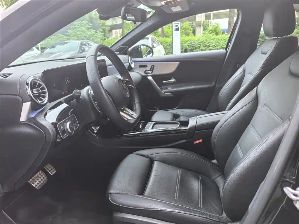 Mercedes-Benz A-Class AMG 2025 — фото 14