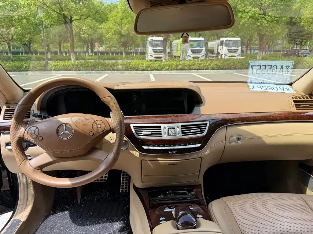 Mercedes-Benz S-Class AMG 2011 — фото 17