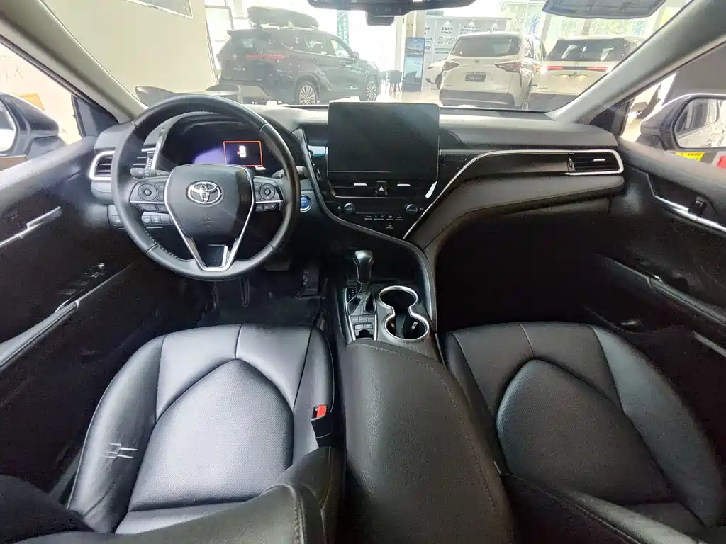 Toyota Camry 2021 — фото 6