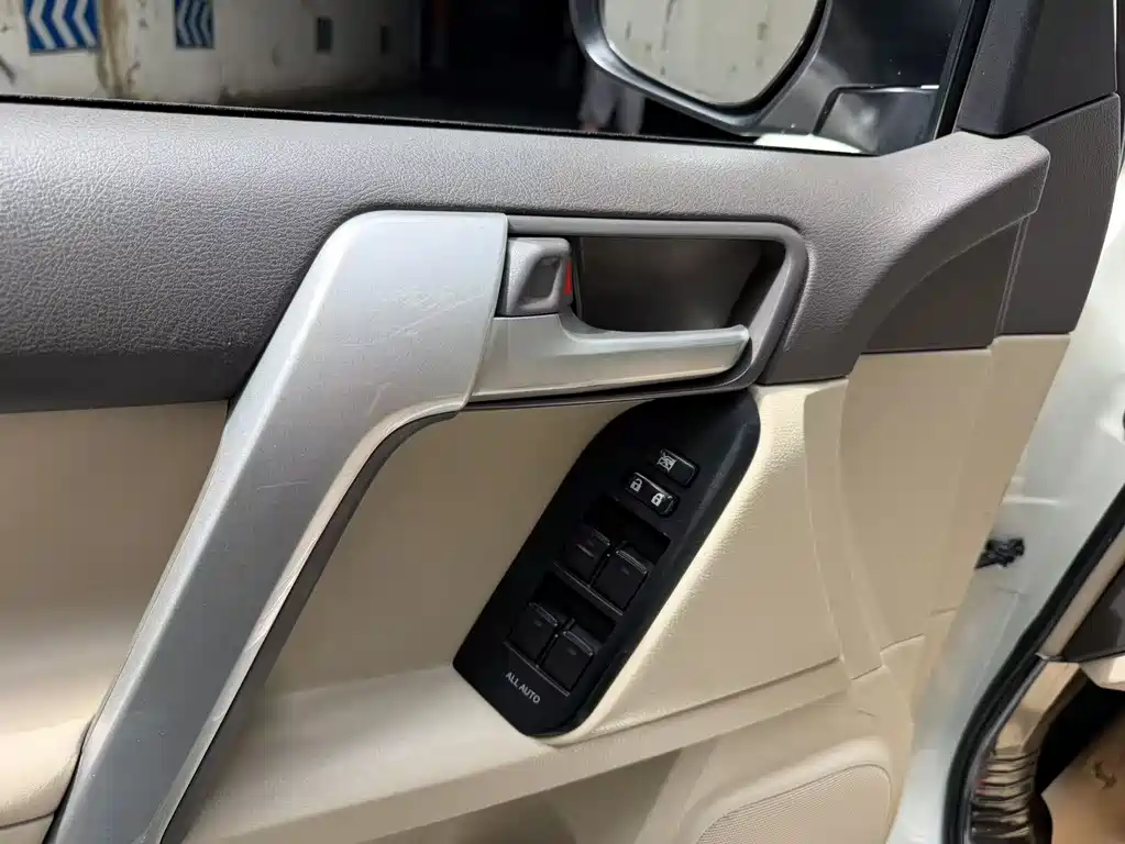 Toyota Prado 2019 — фото 8