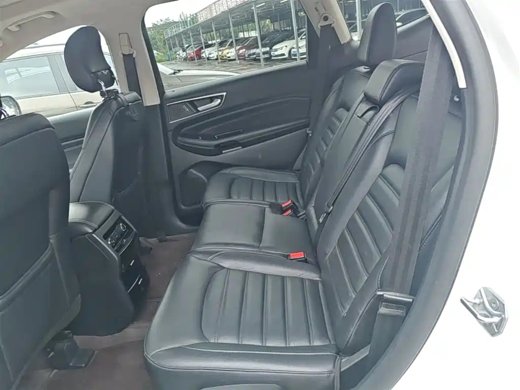Ford Edge 2019 — фото 17