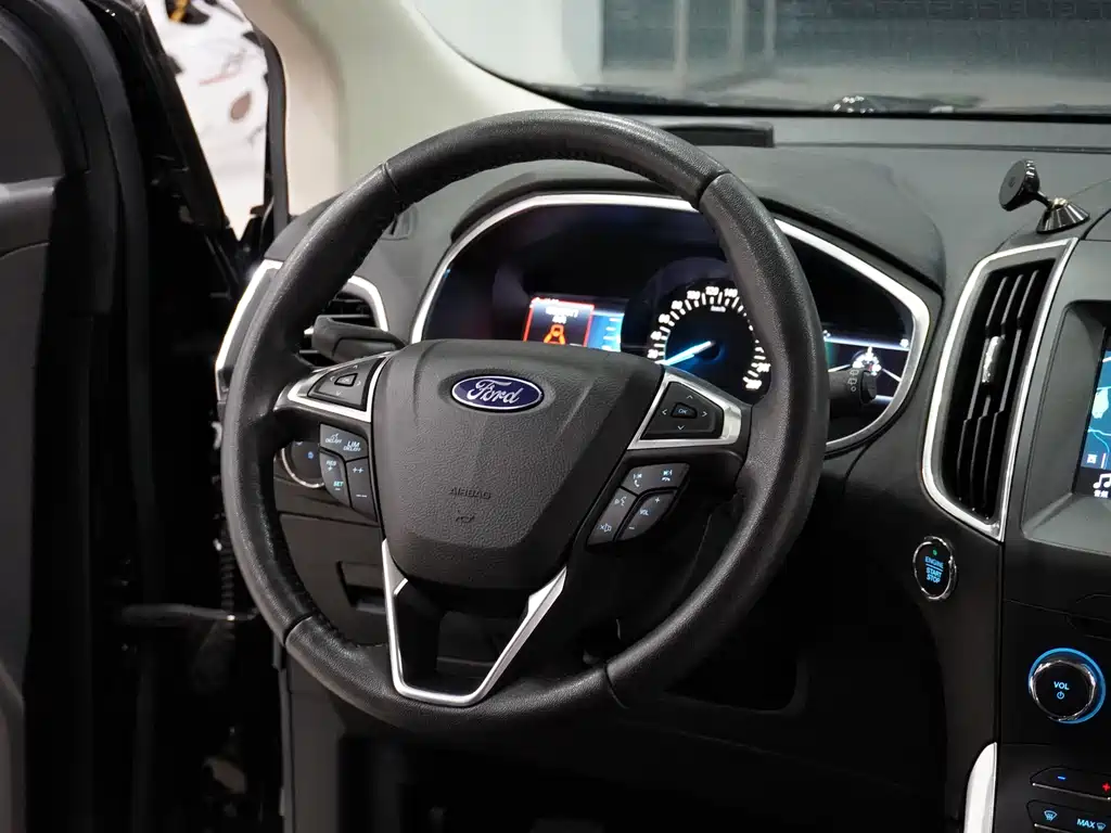 Ford Edge 2018 — фото 12