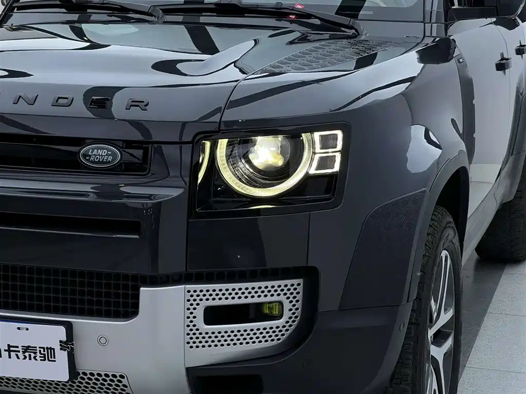 Land Rover Defender 2023 — фото 6