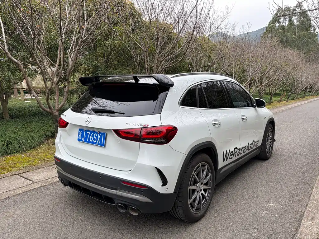 Mercedes-Benz GLA AMG 2023 — фото 3