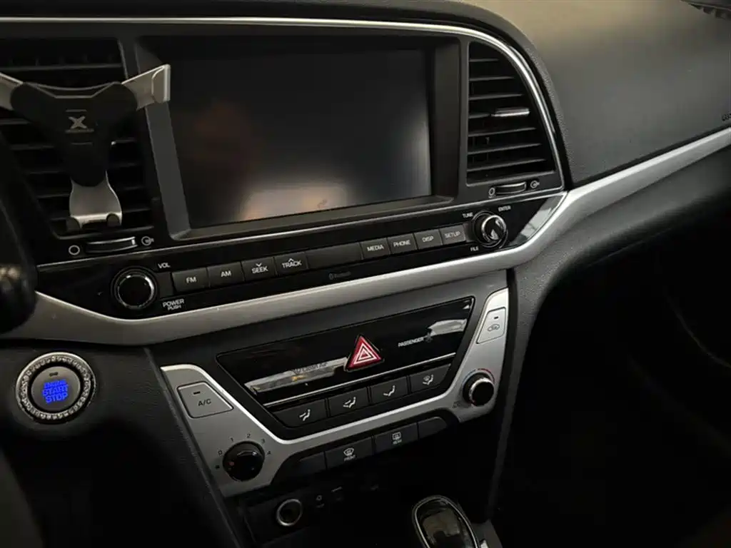 Hyundai Elantra 2016 — фото 6