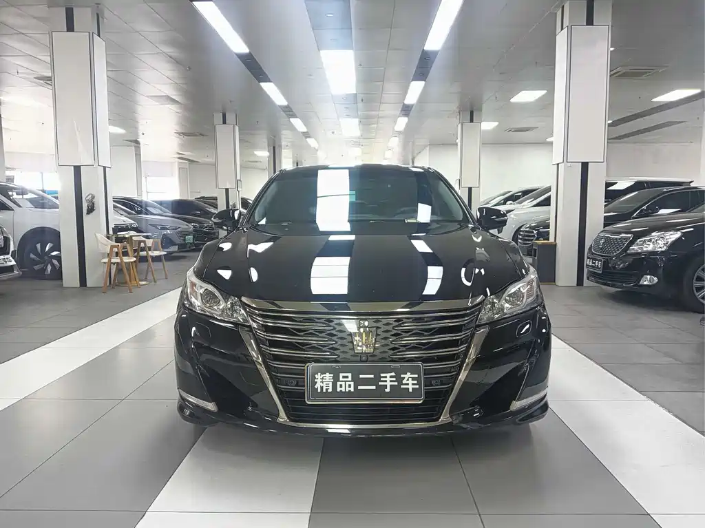 Toyota Crown 2018 — фото 3